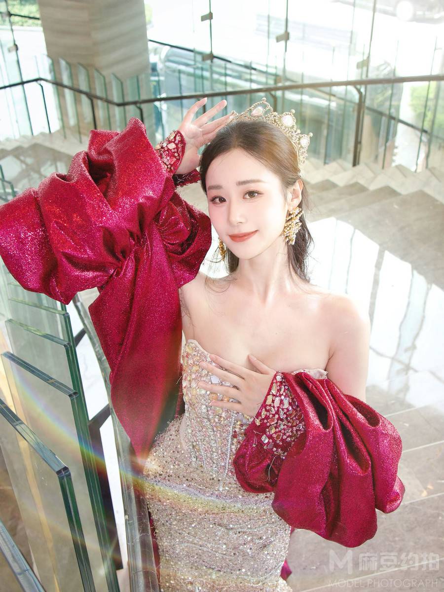 情绪模特
