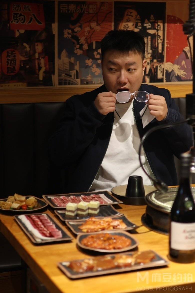 情绪模特