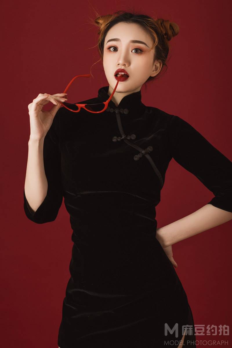 情绪模特