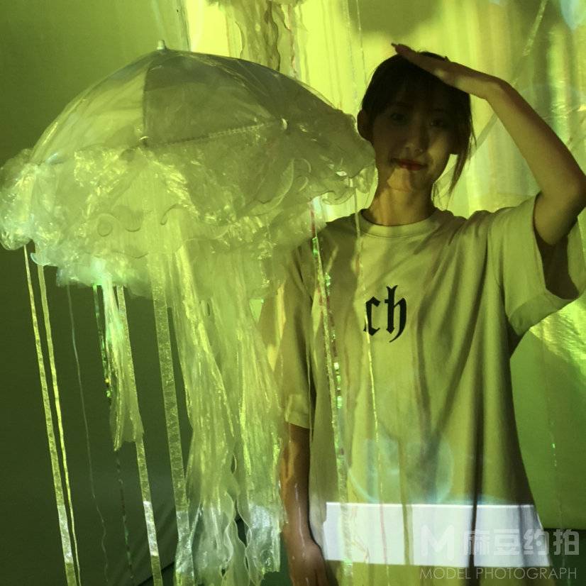 情绪模特