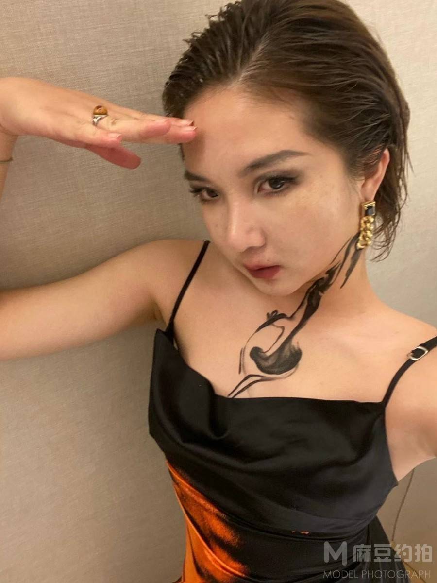 情绪模特