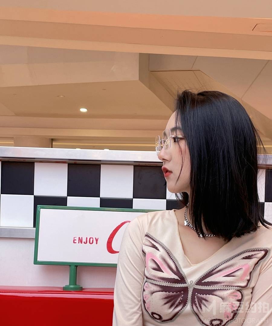 胶片模特