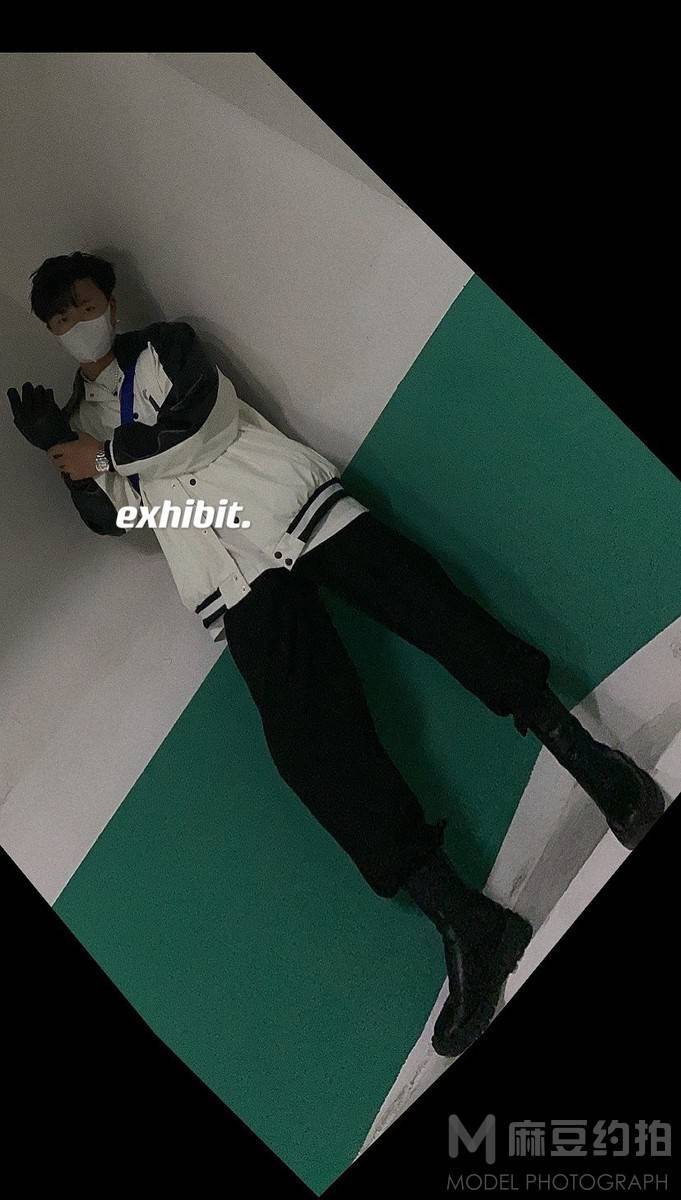 黑白模特