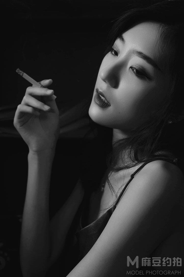 黑白模特
