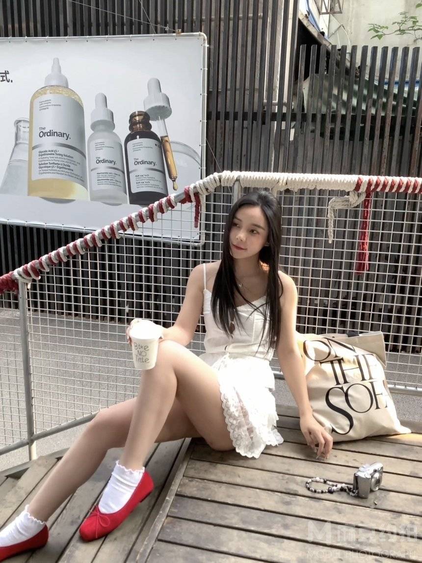 黑白模特