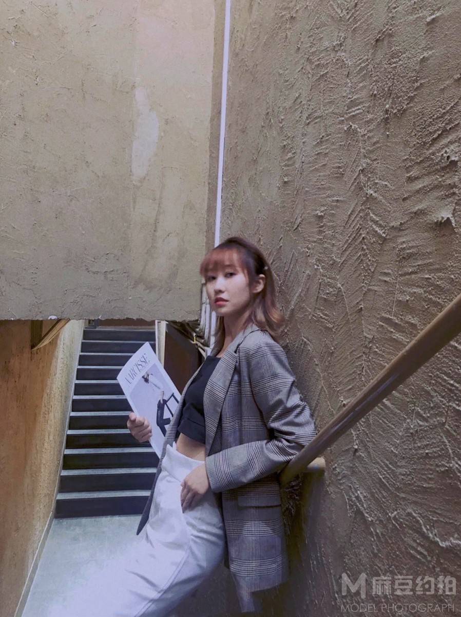 情绪模特