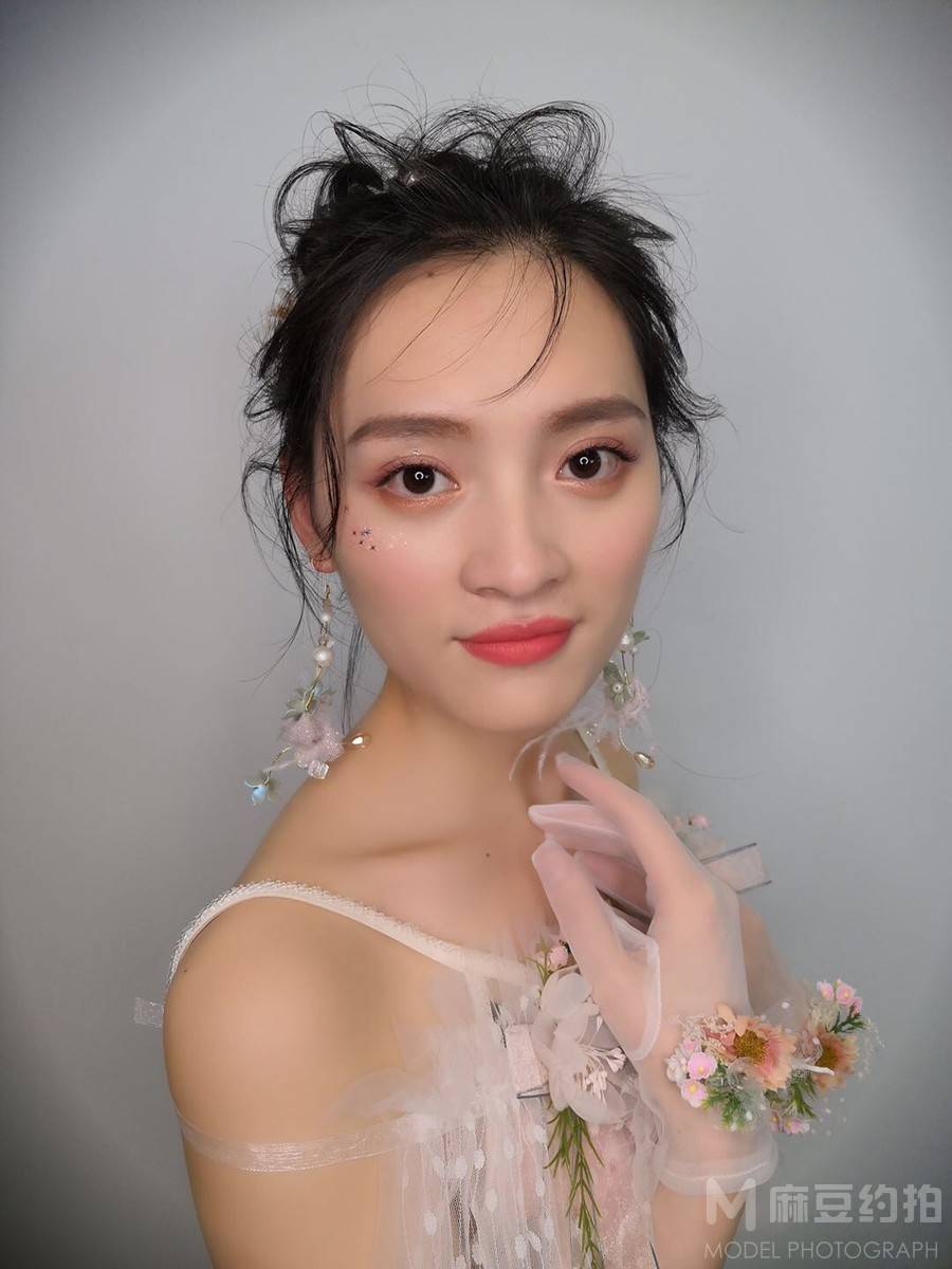 妆容模特