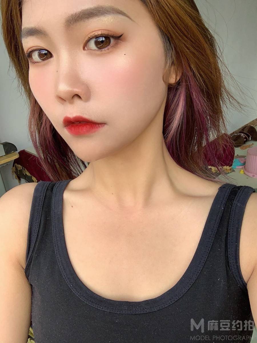 情绪模特