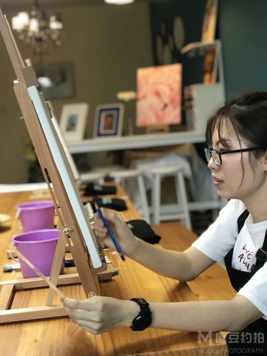 情绪模特