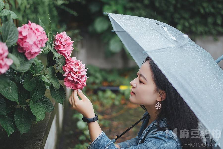 情绪模特