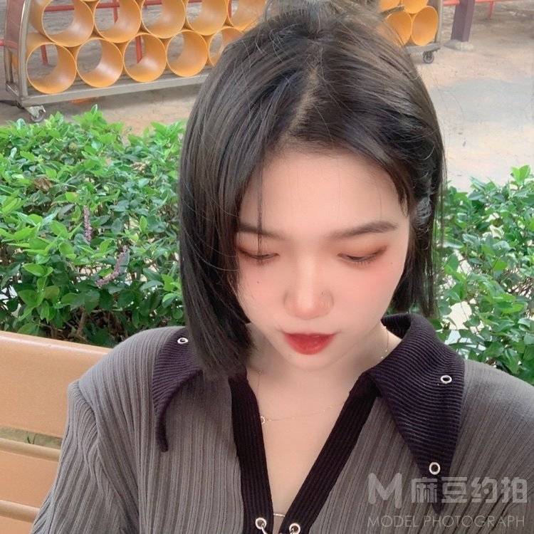 黑白模特