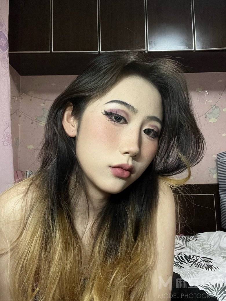 妆容模特