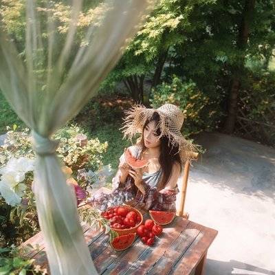 情绪模特