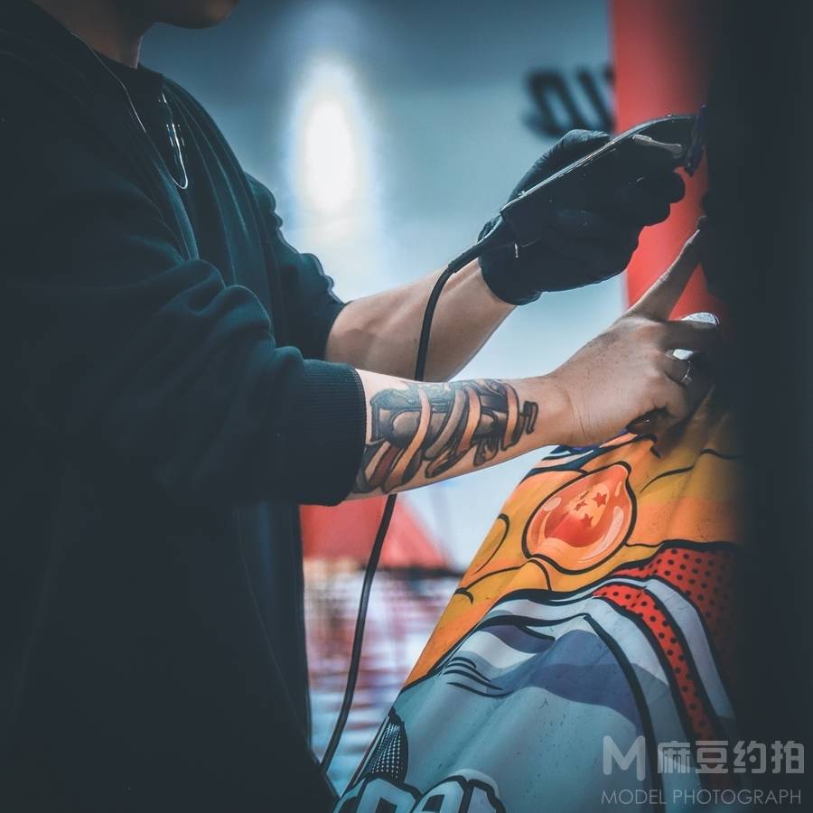 情绪模特