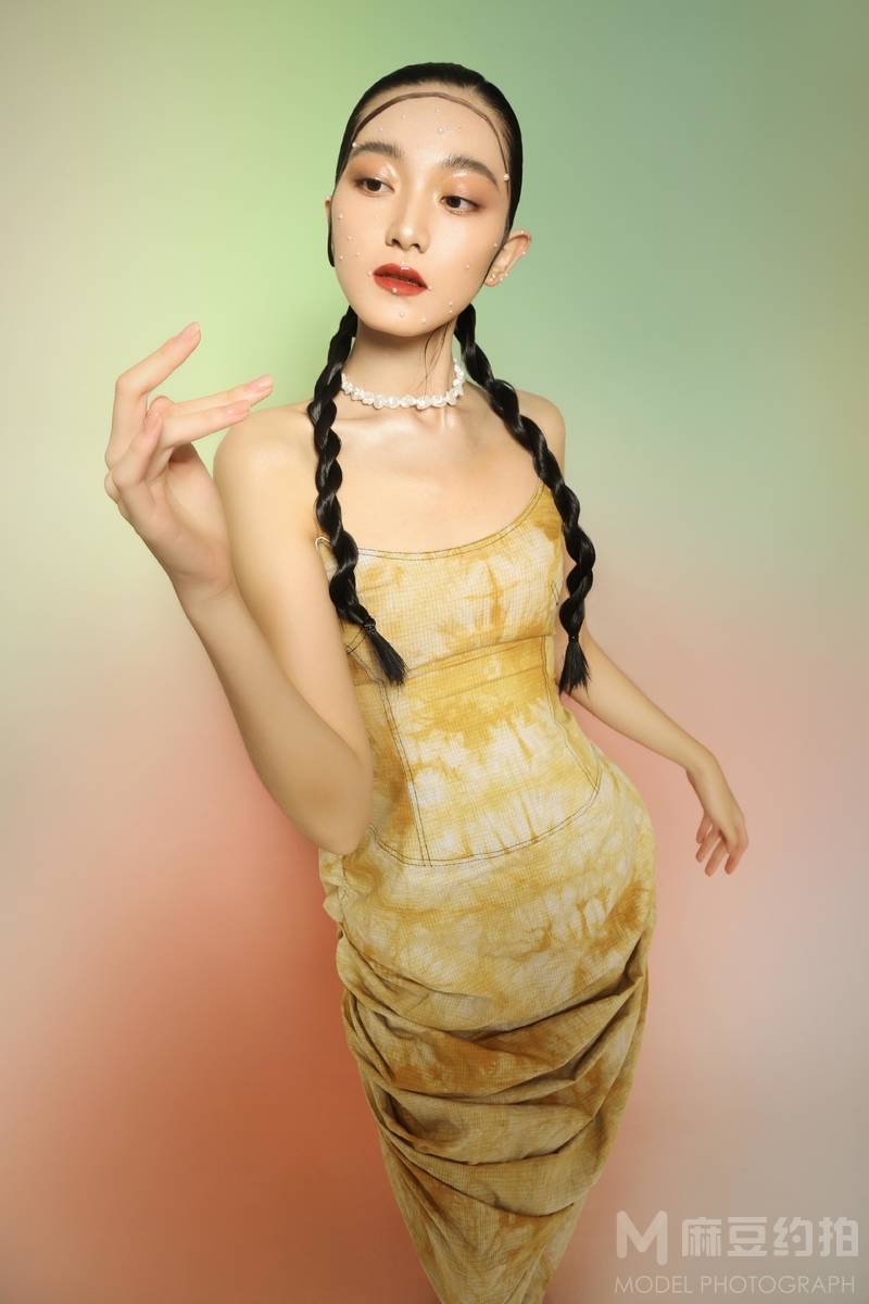 情绪模特