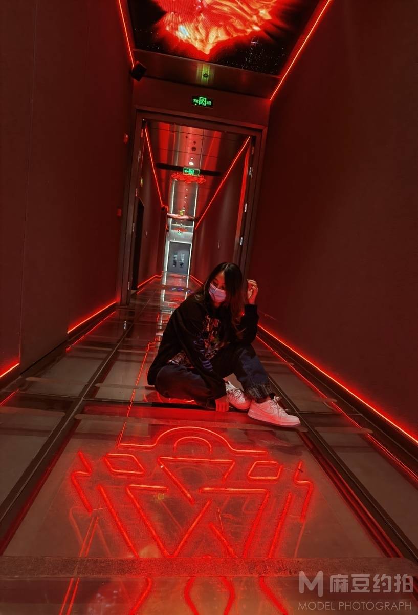 情绪模特