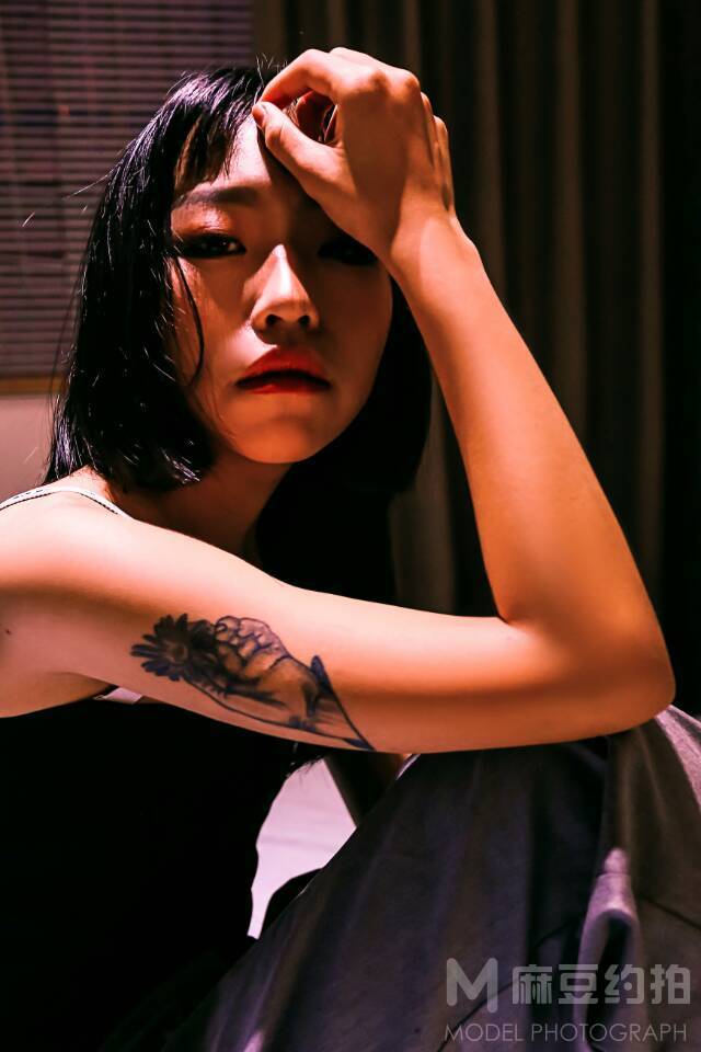 情绪模特
