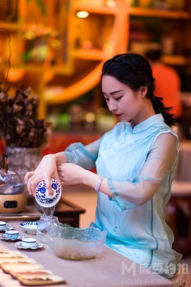 情绪模特