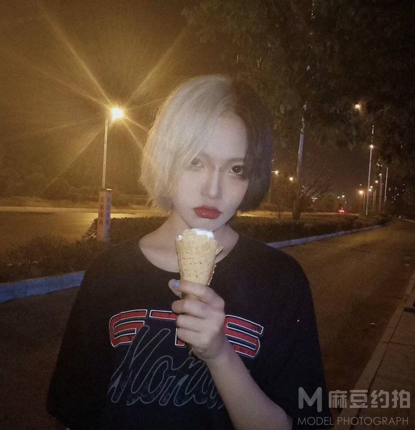 情绪模特