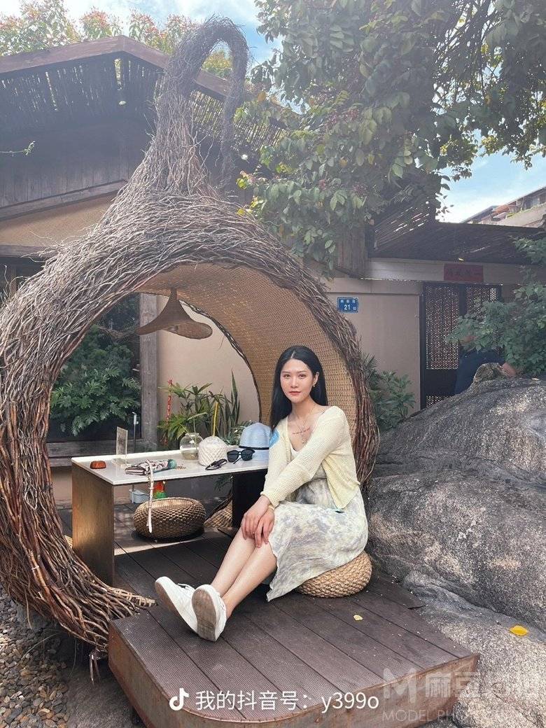 黑白模特