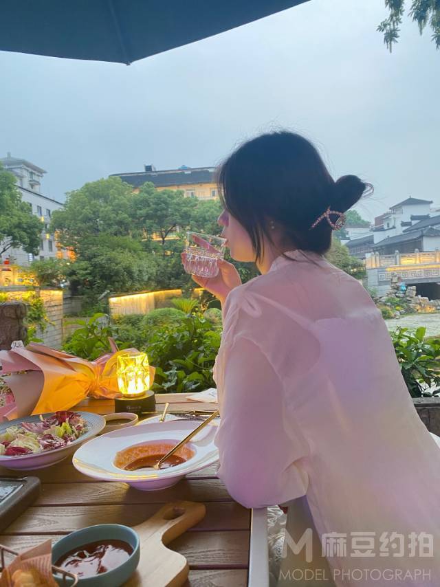 夜景模特