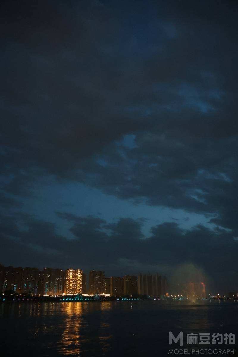 夜景模特