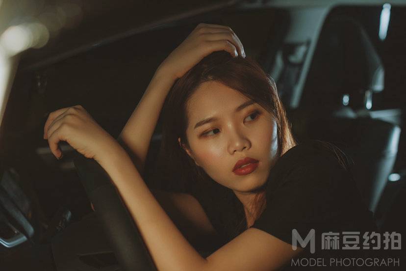 情绪模特