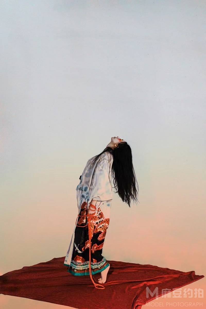 情绪模特