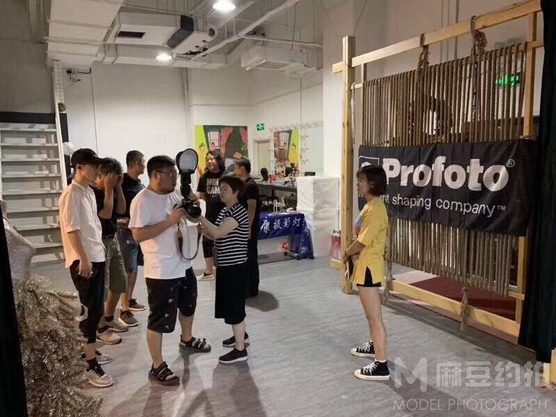 黑白模特