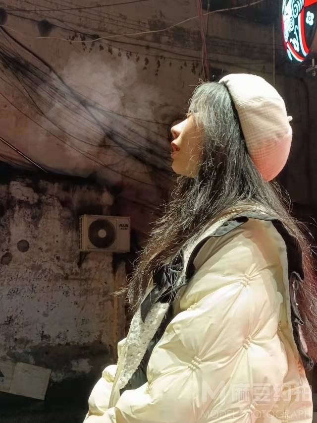 情绪模特