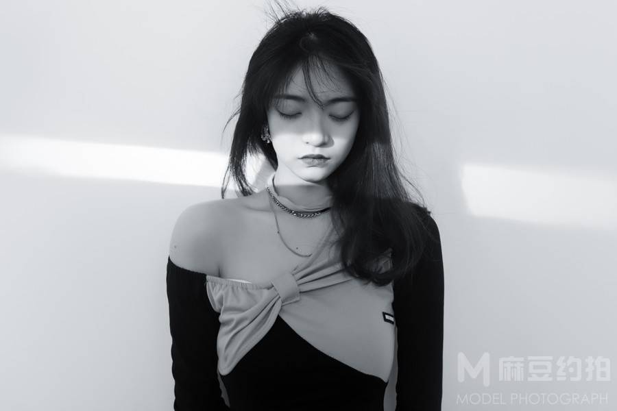 黑白模特