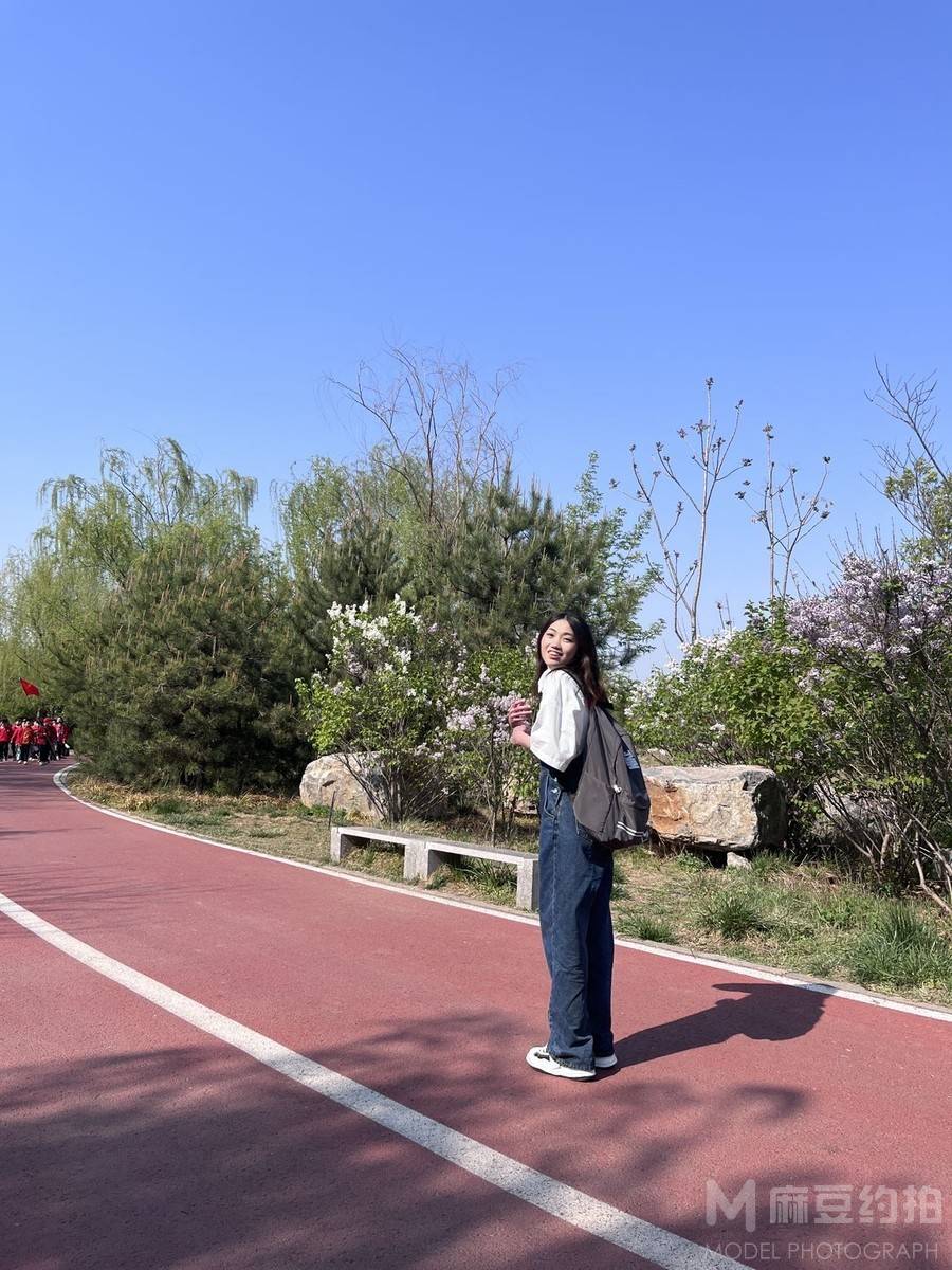 校园模特