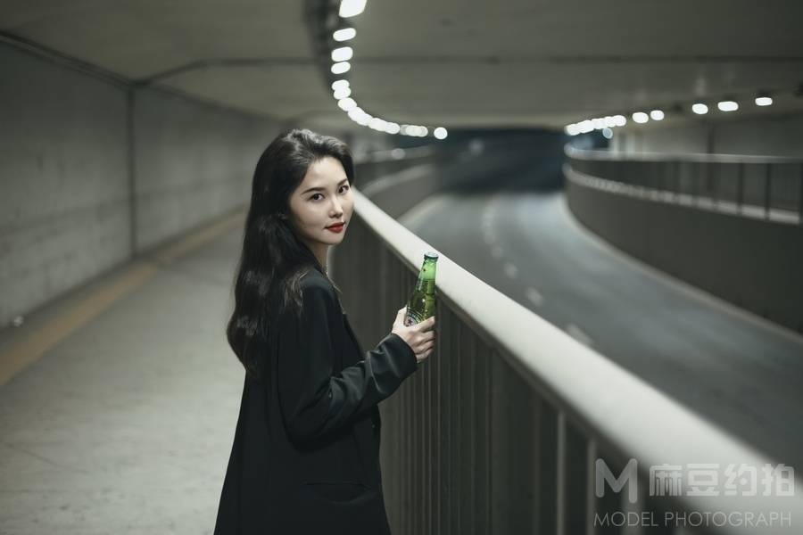 情绪模特
