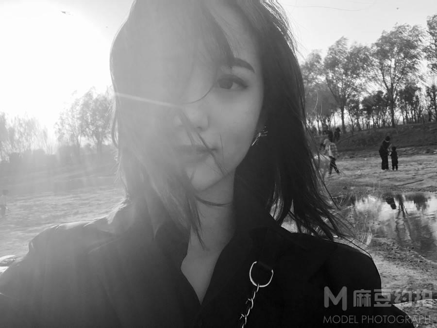 黑白模特