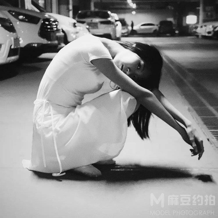 黑白模特