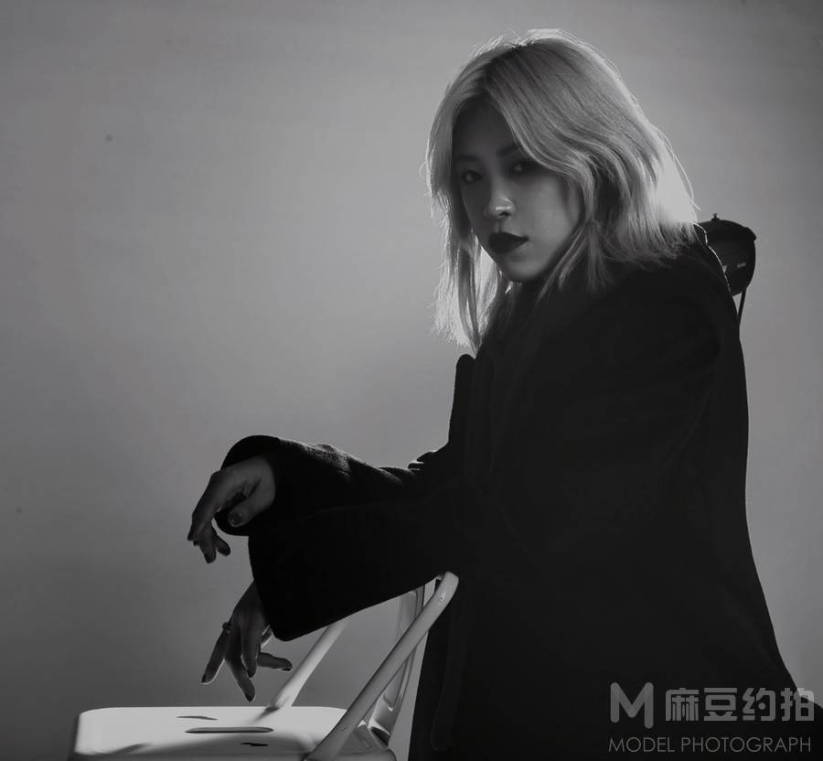 黑白模特
