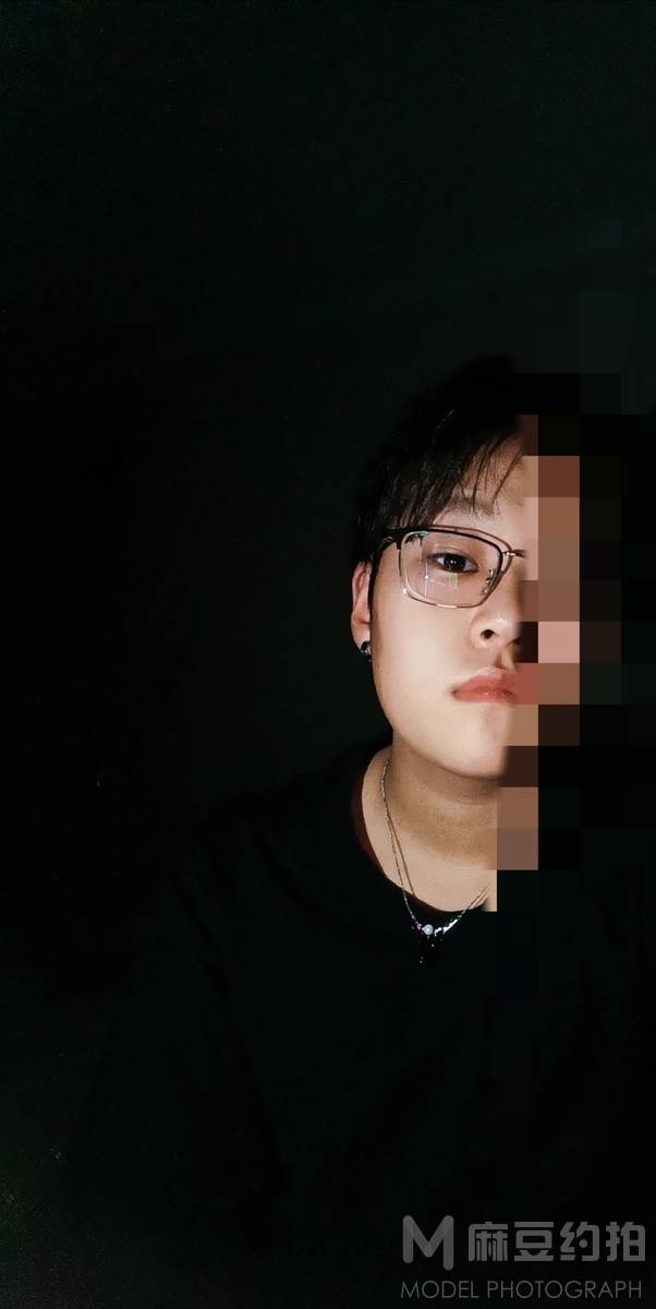 黑白模特