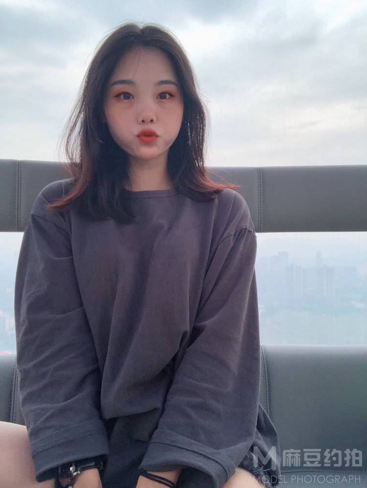 黑白模特