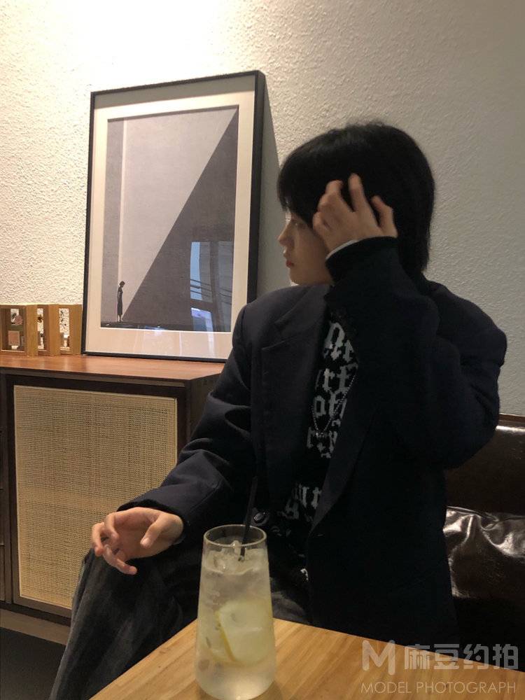 情绪模特