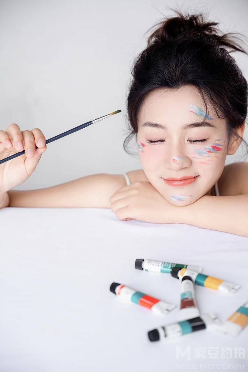情绪模特