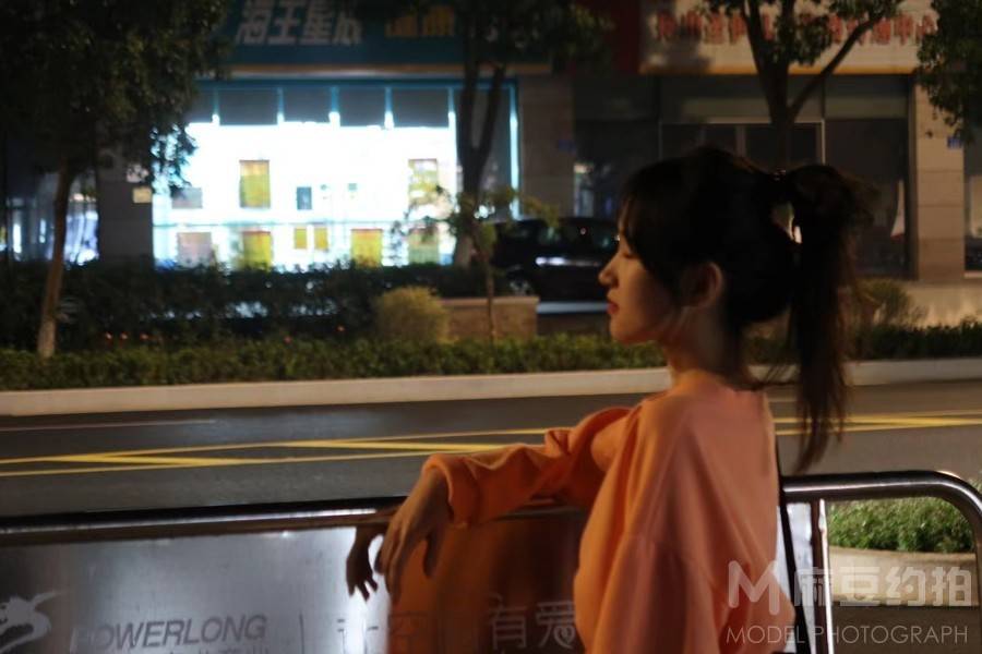 夜景模特