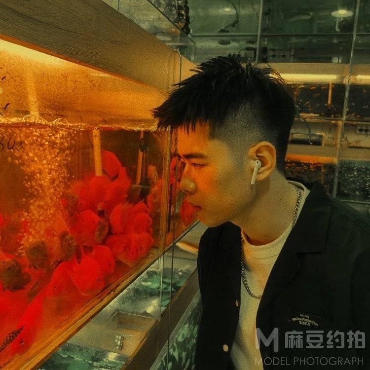 情绪模特
