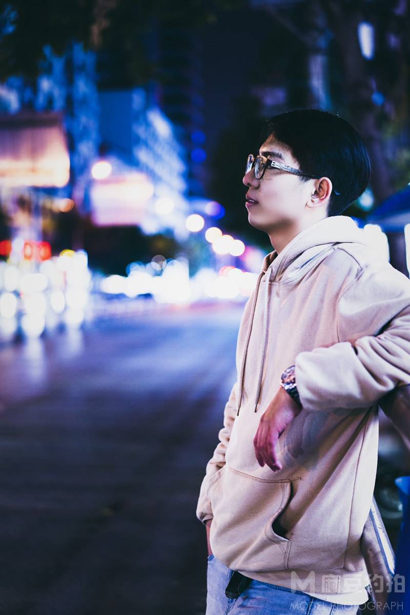 情绪模特