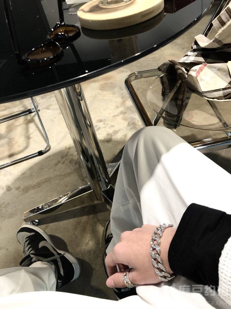 黑白模特