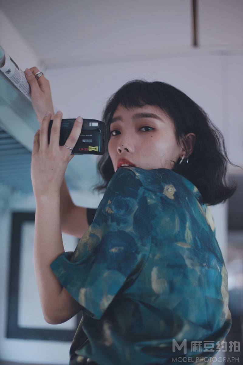 情绪模特
