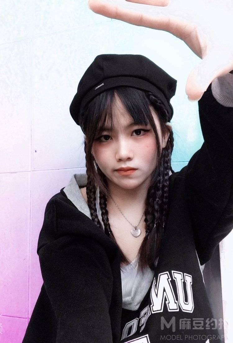 情绪模特