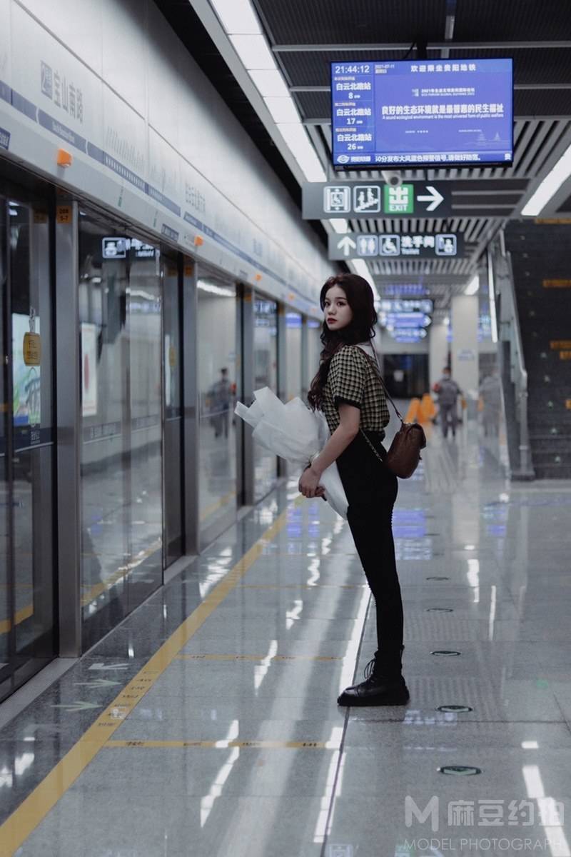 情绪模特