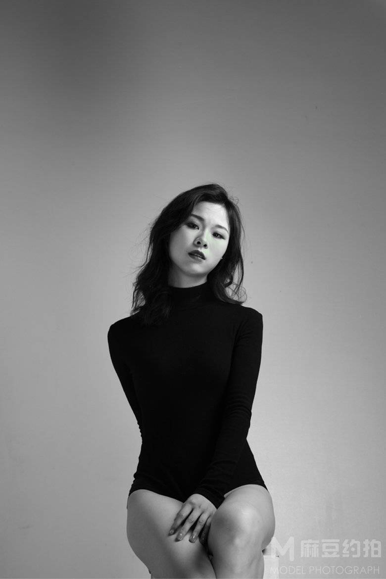 黑白模特