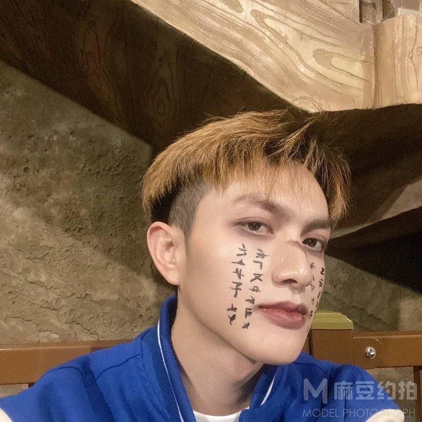 妆容模特