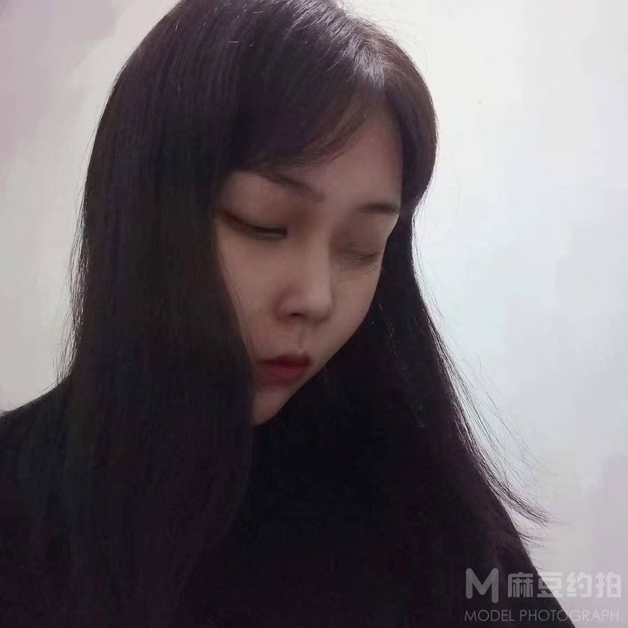 黑白模特